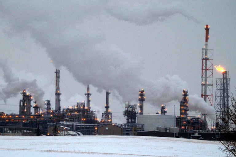Des raffineries pétrochimiques