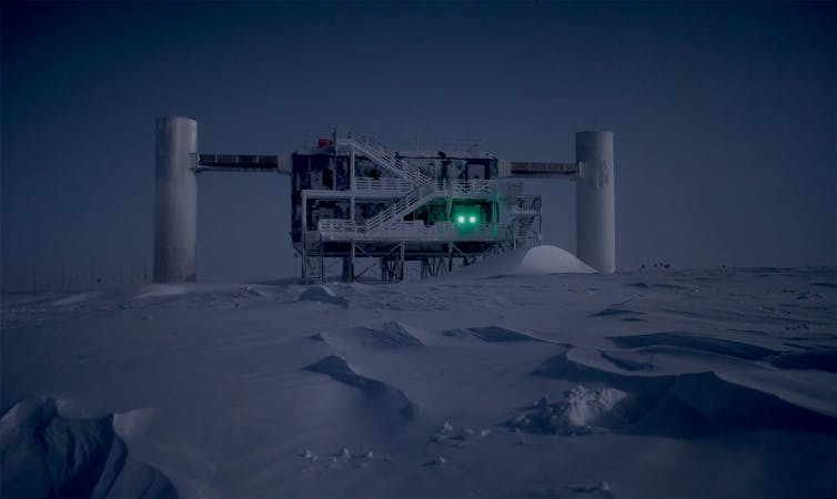 The IceCube experiment in Antarctica has found no evidence in favour of sterile neutrinos. Emanuel Jacobi / IceCube / NSF