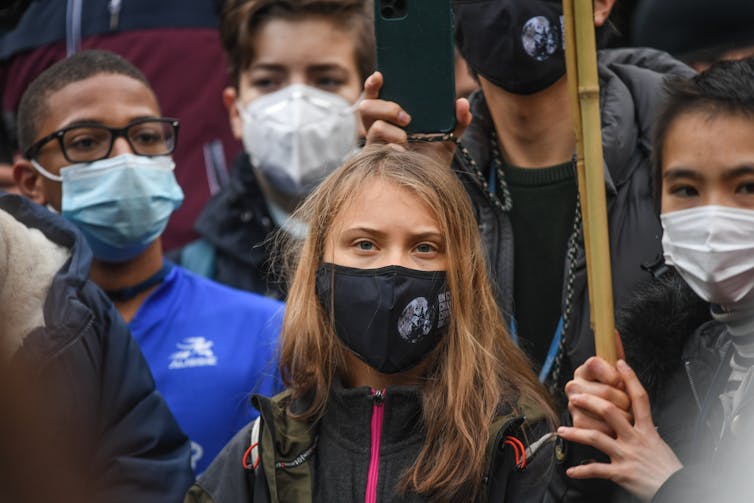 Greta Thunberg con otros jóvenes manifestantes.