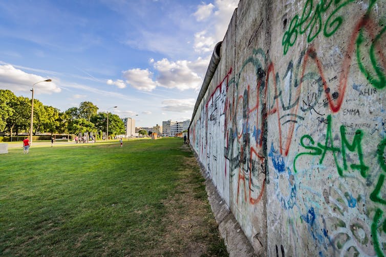 An image of a portion of spraypainted wall.