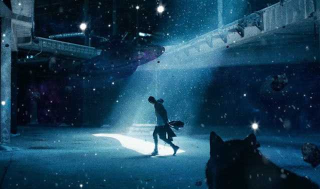 Image tirée du vidéoclip de la chanson Stargazing, où l'ont voit Travis Scott debout