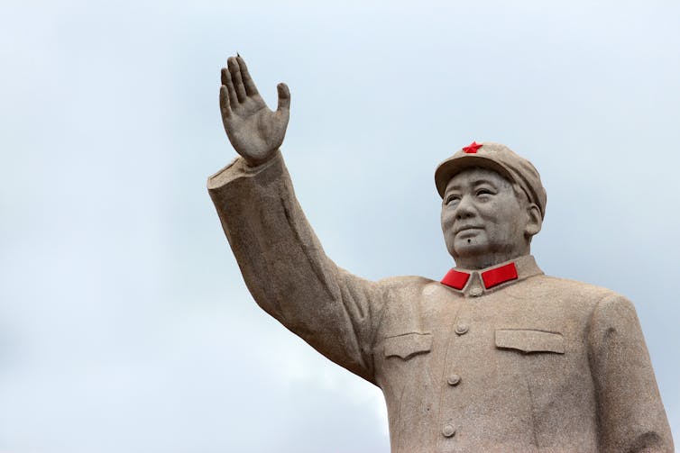 Statue of Mao Zedong