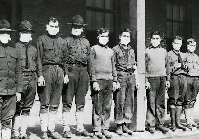 Men wearing masks during the 1918 flu pandemic