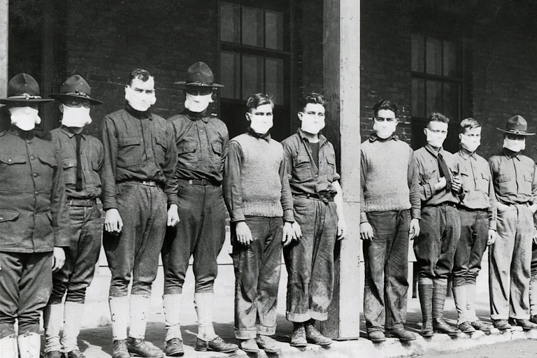 Men wearing masks during the 1918 flu pandemic