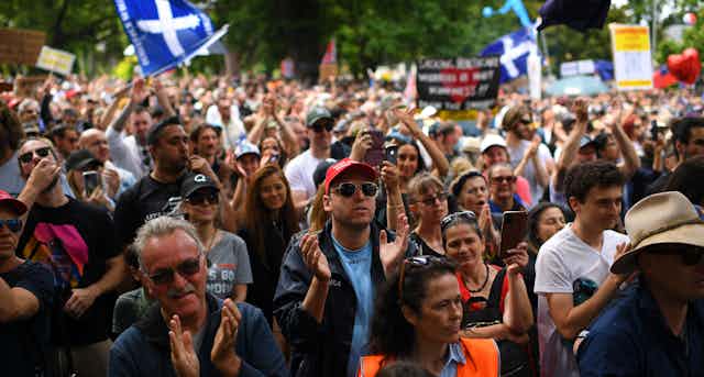 500,000 or 20,000? How to estimate the size of a political rally properly