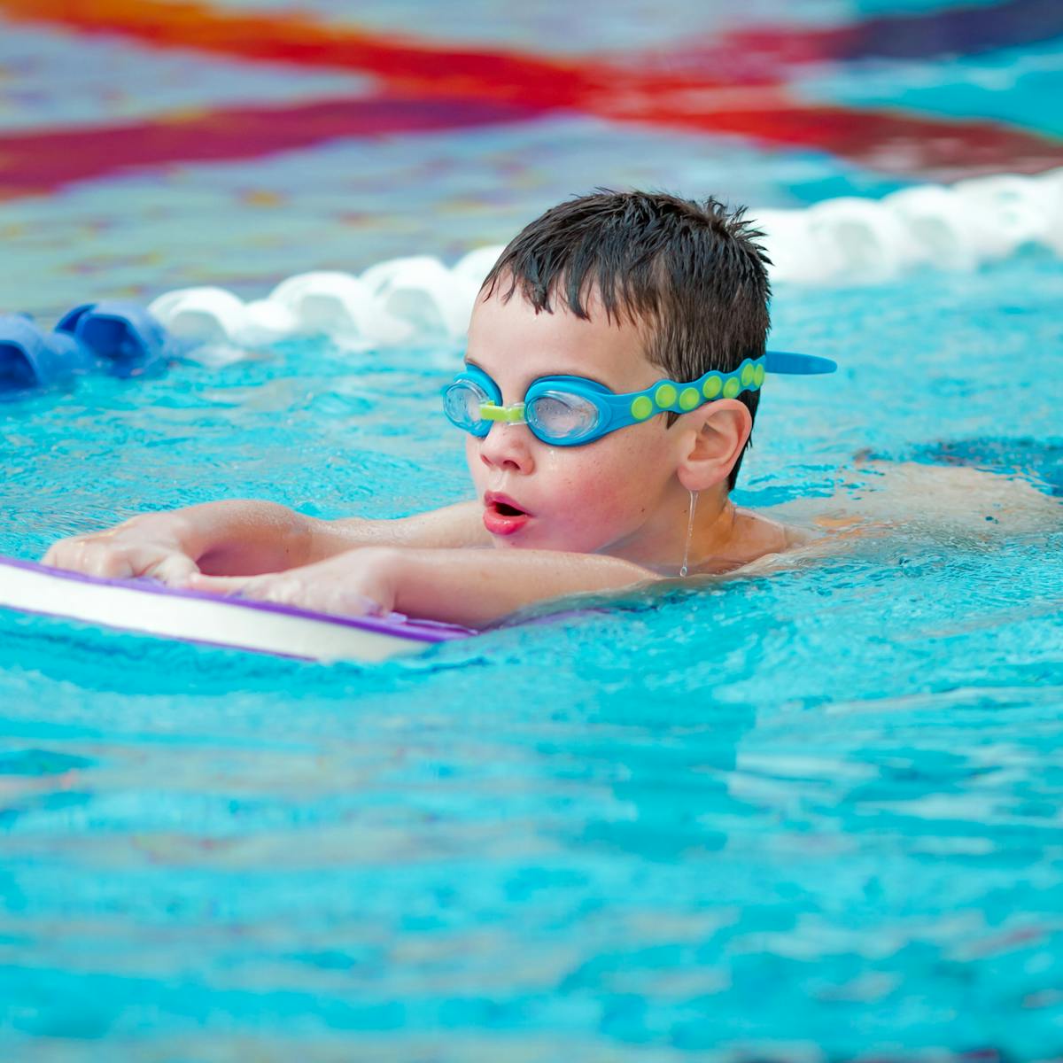 When is the right time for children to learn to swim?