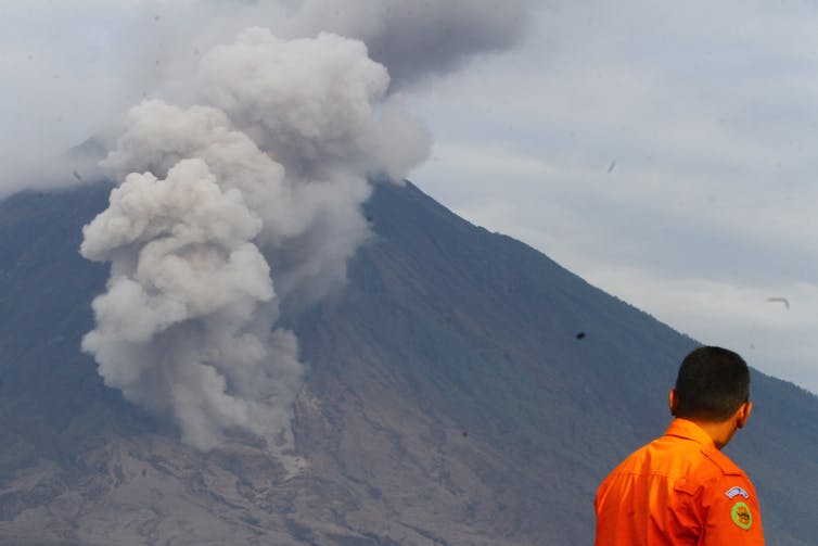 Berpotensi mengapa gunung indonesia meletus bencana terhadap Gunung Semeru