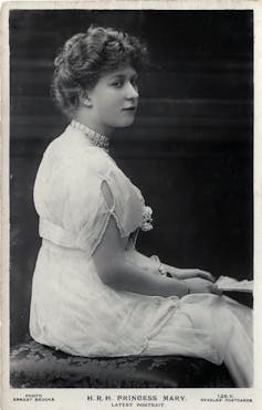 Portrait of young lady from 1900s.