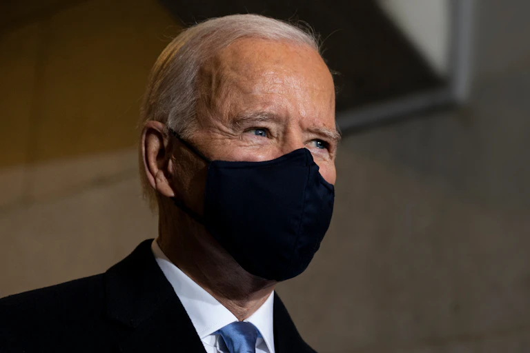 US president Joe Biden wearing a face mask