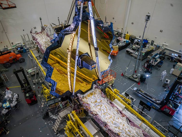 Image of the JWST mirror and sunshield.
