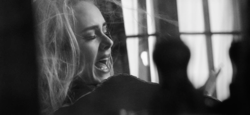 Album '30' Adele: mengapa lagu-lagu sedih membuat kita merasa lebih baik?