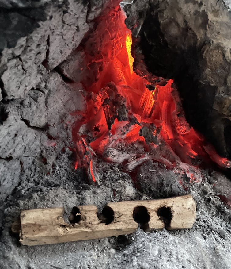 Foto de un ejercicio de fuego jorobado.