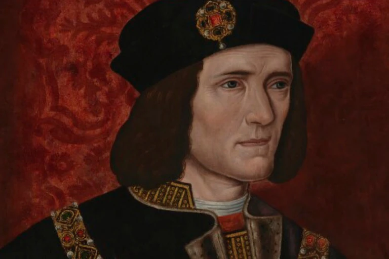 Portrait of Richard III on red background.