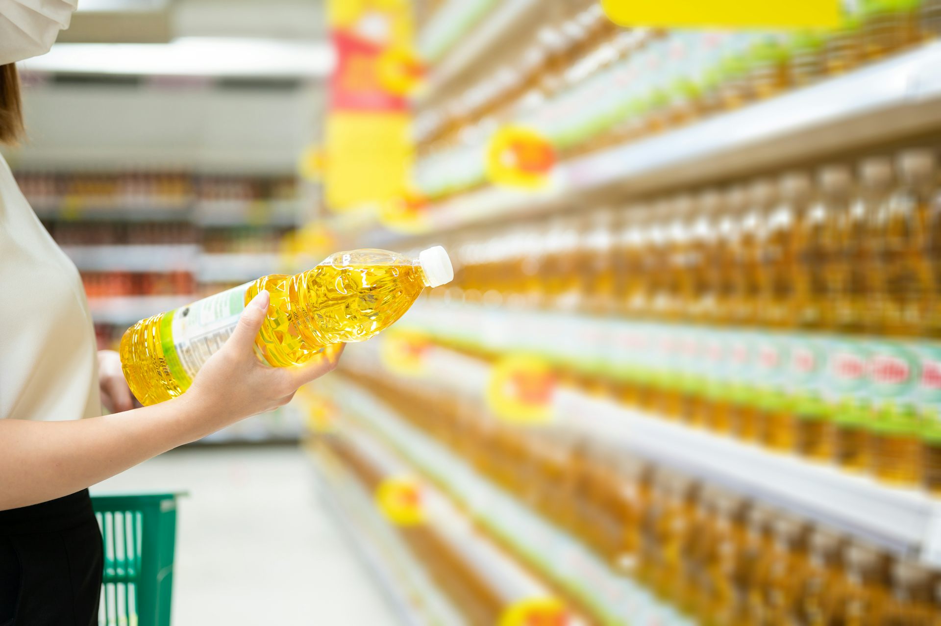 Harga minyak goreng melonjak di negara produsen kelapa sawit terbesar. Ada apa?