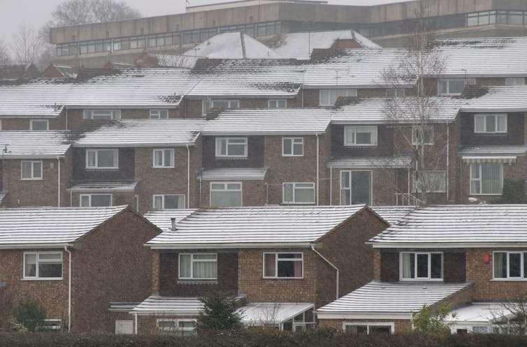 Rows of snow-covered suburban houses in Warwick, England.