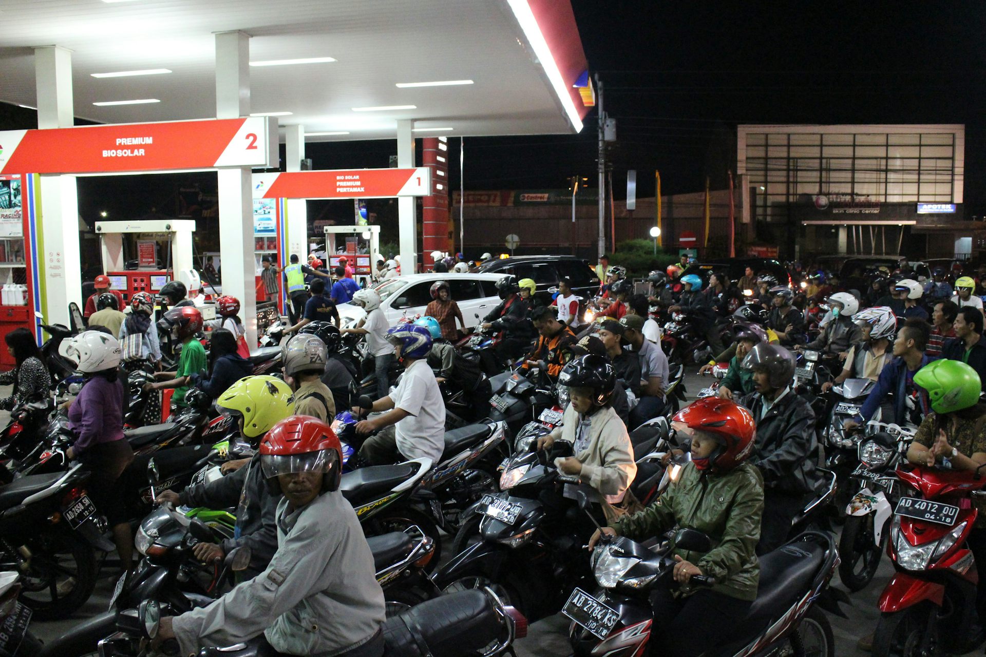 Penghapusan premium dan pertalite tak cukup menekan emisi BBM, standar kuno bensin Indonesia harus dirombak