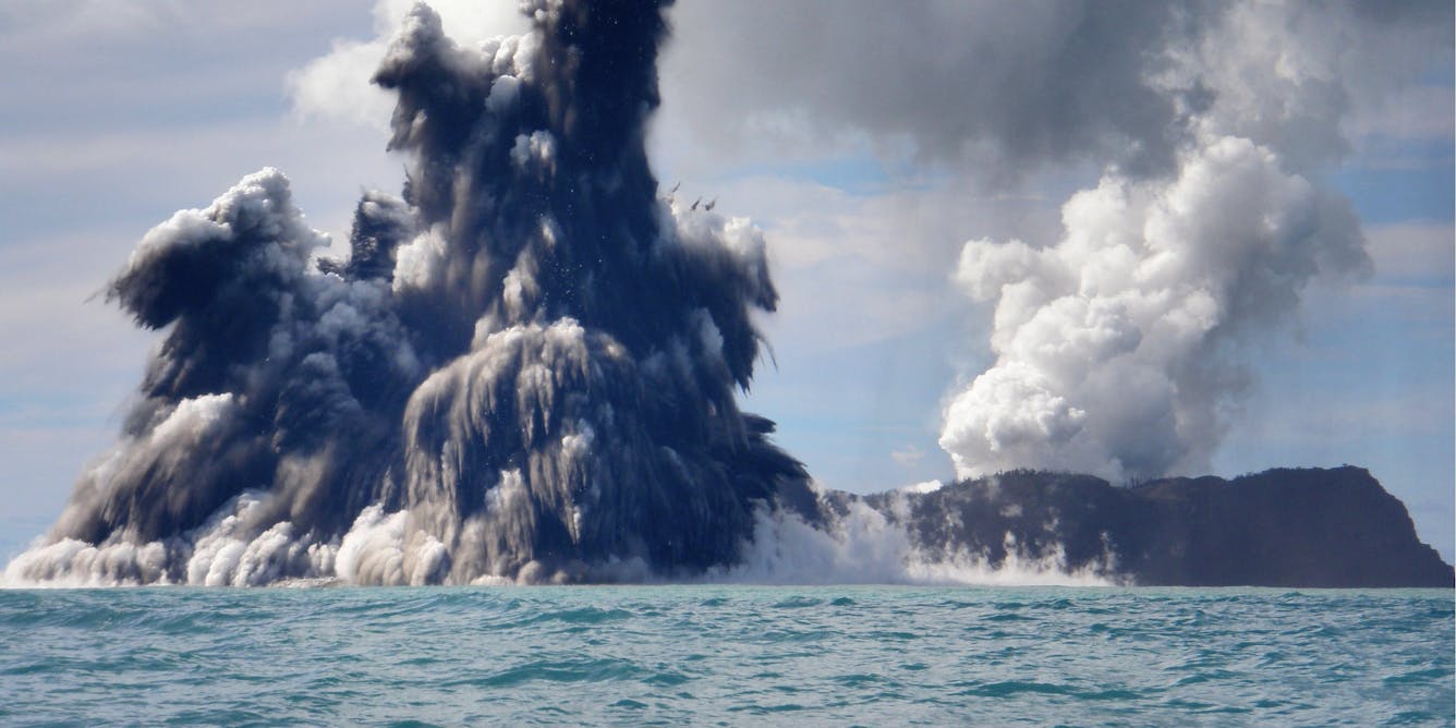 Underwater volcanoes how ocean colour changes can signal an imminent