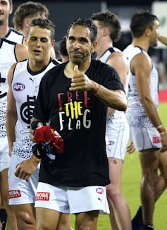 Carlton player Eddie Betts wearing a shirt that says 'Free the Flag'