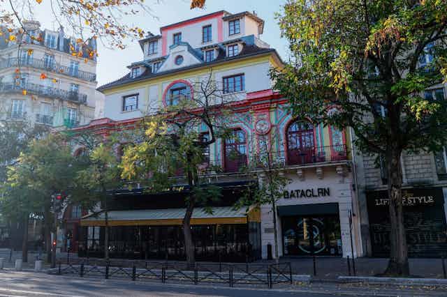 Photo de la façade du Bataclan, à Paris.