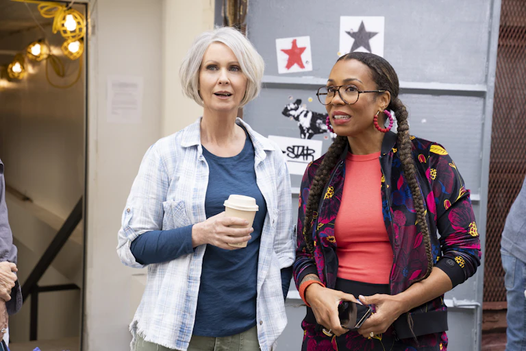 Cynthia Nixon stands next to Karen Pittman in this season of 'And Just Like That'