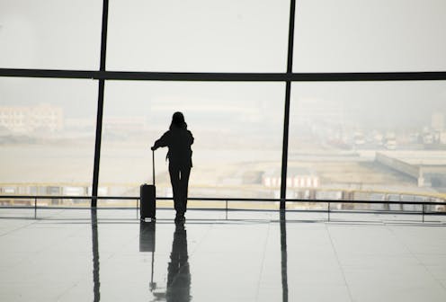 Female business travelers pay less than their male colleagues because they tend to book earlier