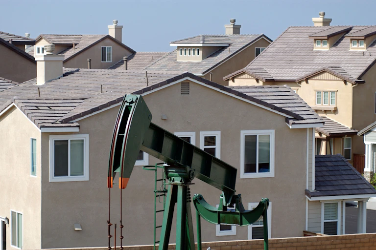 An oil pump next door to houses.