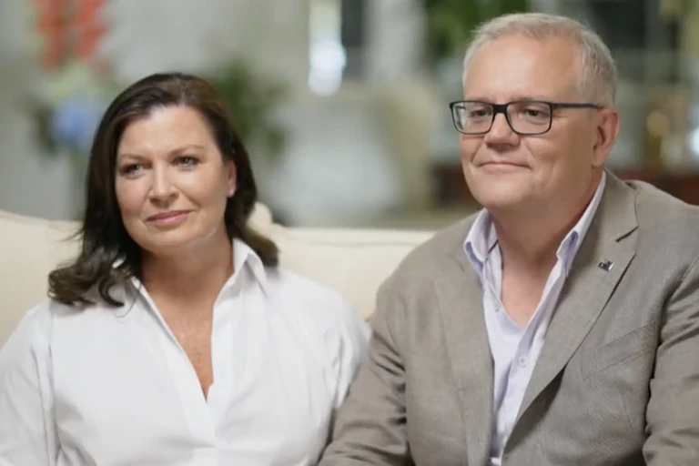 Prime Minister Scott Morrison and his wife, Jenny Morrison, sit on a couch in their living room for an interview with 60 Minutes' Karl Stefanovic.