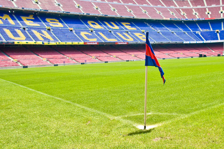 Las gradas del Nou Camp desde el banderín de saque de esquina.