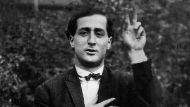 Man holds two fingers in the air