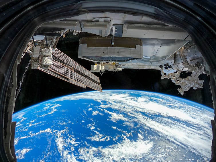 Image of the ISS looking down on the South Pacific.