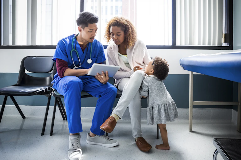 A male nurse meets with a patient