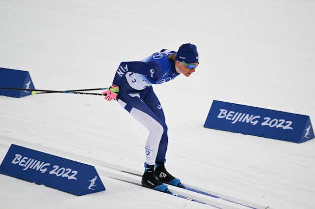 Remi Lindholm skiing