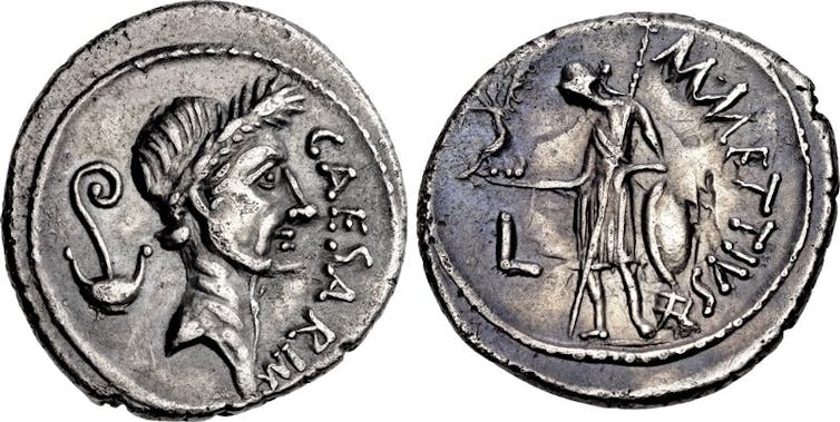 Una moneta raffigurante Giulio Cesare e datata febbraio-marzo 44 a.C