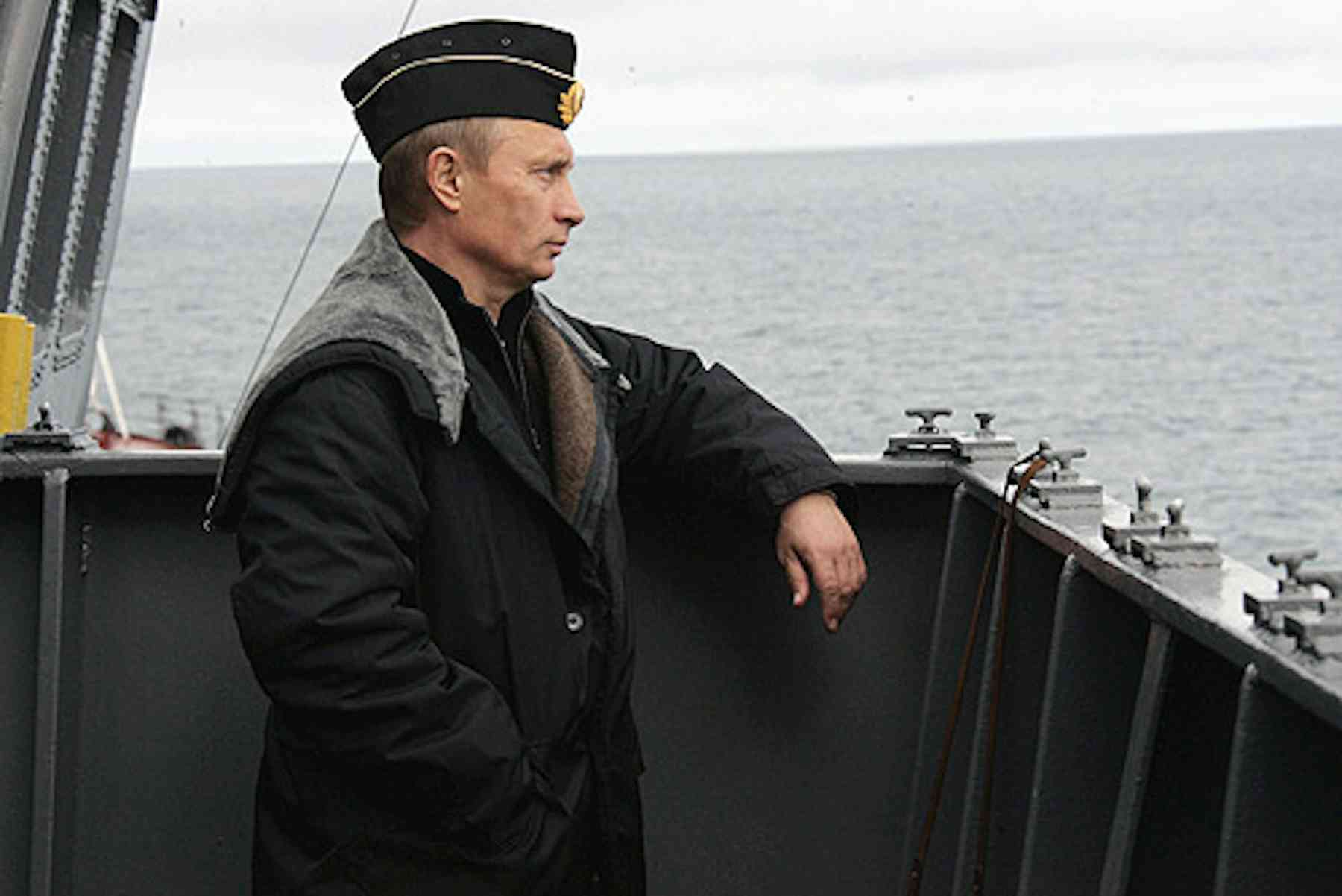 Путин в подводной лодке фото