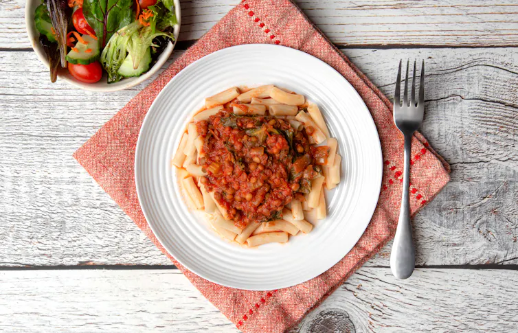 Plat de pâtes avec de la sauce