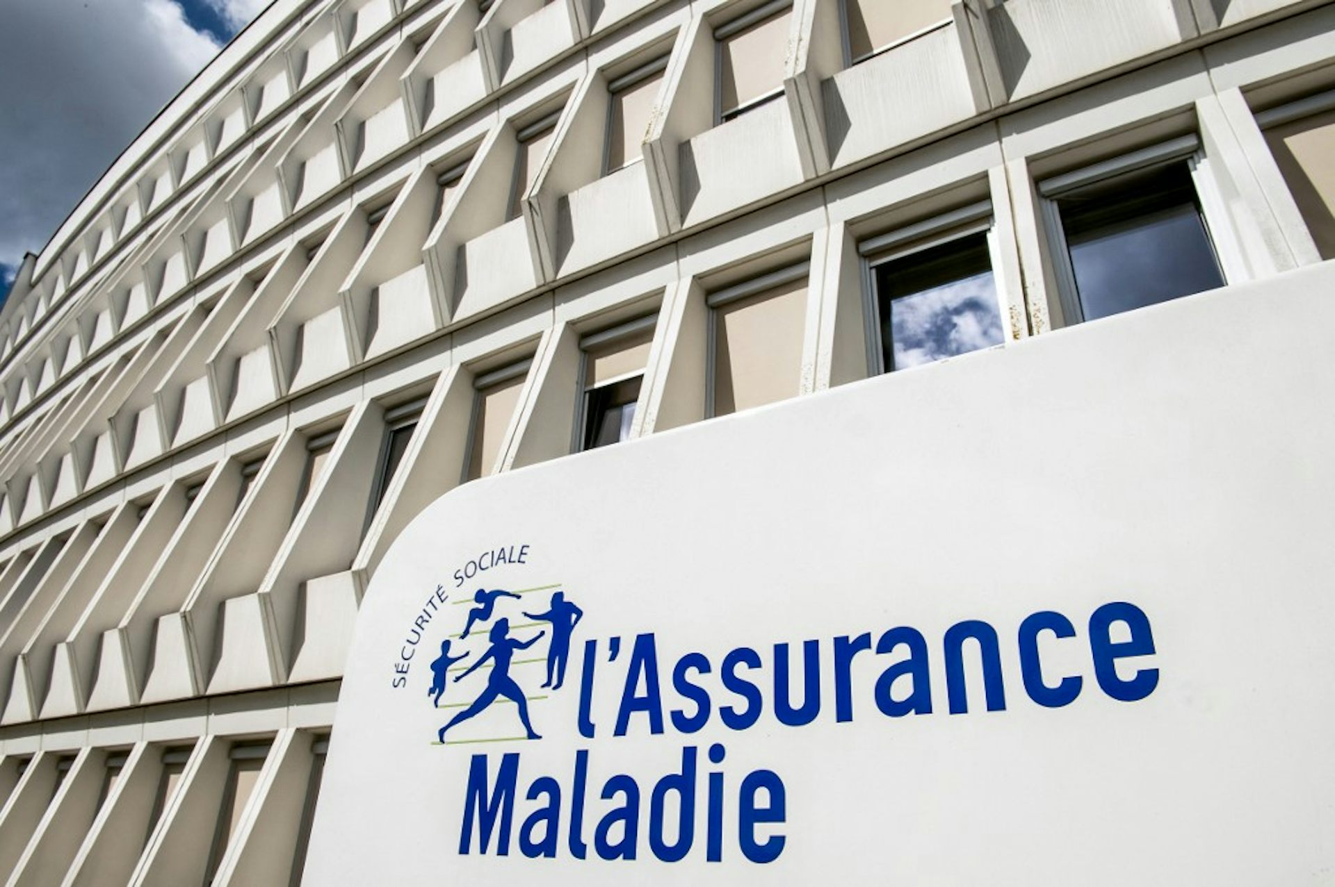 Photo de la façade du bâtiment de l’Assurance Maladie d’Arras (Hauts-de-France).
