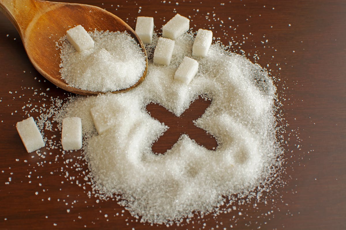 Почему растет сахар. Sugar. Отказ от сахара. 10 Причин отказаться от сахара. Почему сахар бежевый.