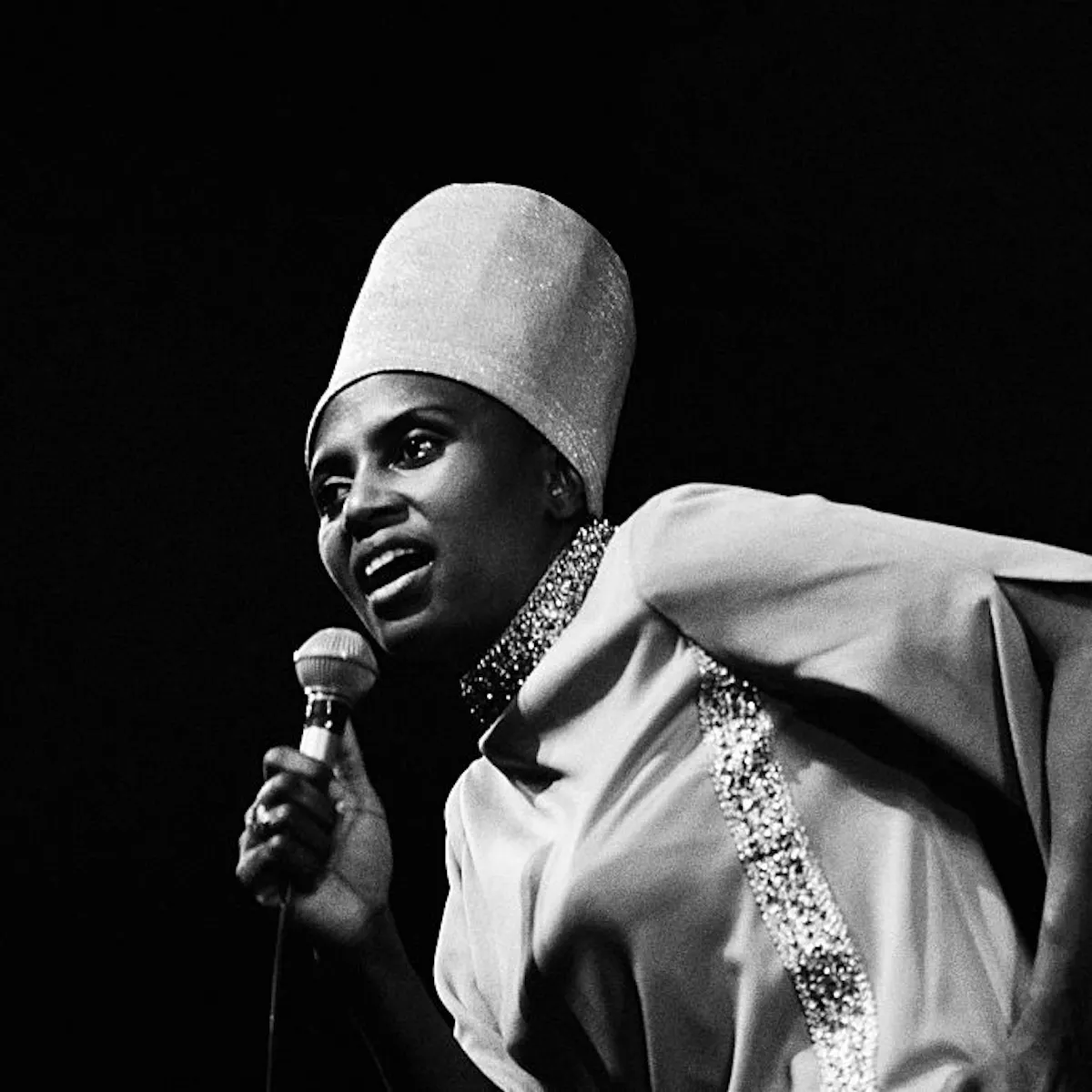 Makeba Song Meaning: Instagram पर 'Makeba' गाने पर Reels बनाकर Likes ...