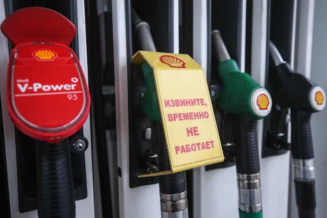 Gas pumps with Shell logo and labels in English and Rusian