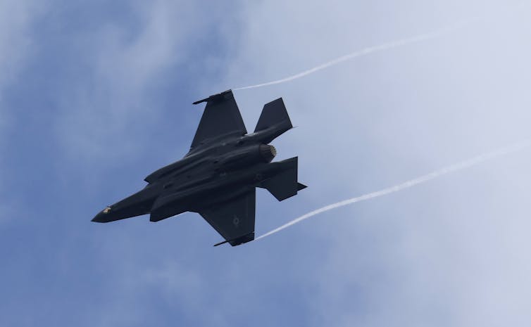 F-35 Lightning II, Letonya'nın üzerinde uçuyor, 2019.