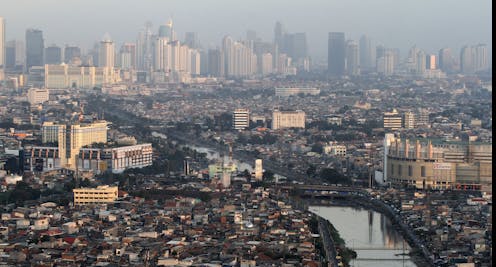 Riset terbaru: selain perairan, mikroplastik turut mencemari udara Jakarta