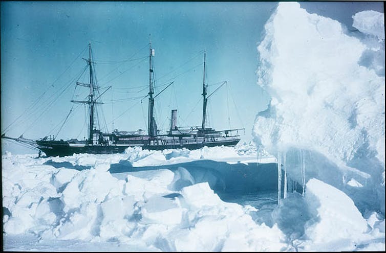 Ship stuck in polar ice
