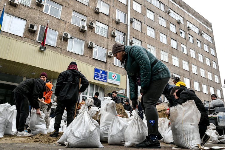 People putting sandbags in front of the Emergency Care Hospital in Zaporizhzhia, south-eastern Ukraine.