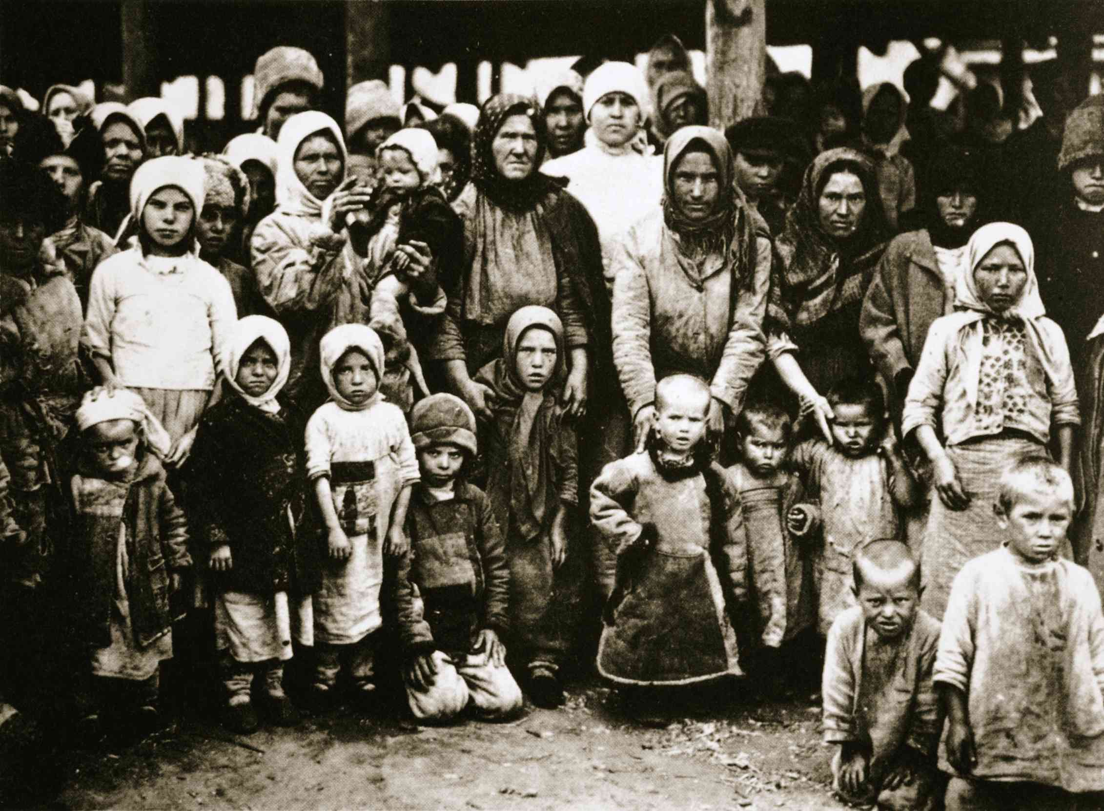 Первый год голода. Голодающие дети Поволжья 1921. Голодающие в Поволжье 1921-22.