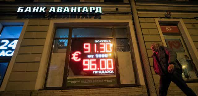 Exchange rate sign in Russia