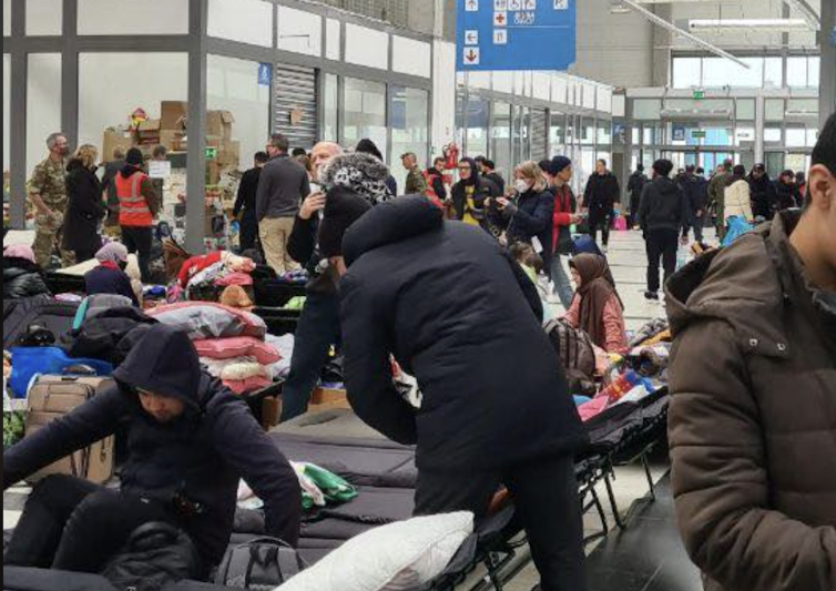 A group of refugees set up temporary beds in a mall (Hala Kijowska).