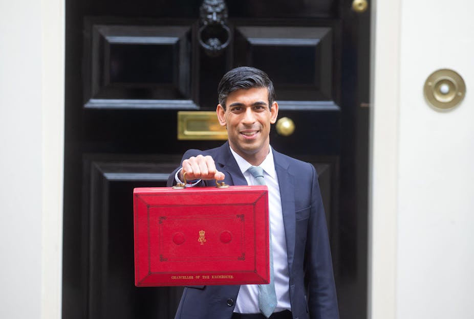 Rishi Sunak holding up his red briefcase outside No 10 Downing Street