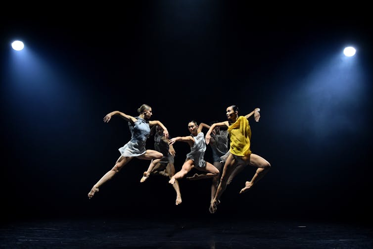 The dancers play