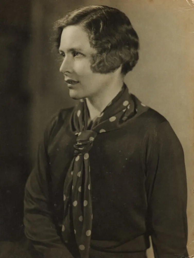 Portrait photo of a woman from the 1920s.