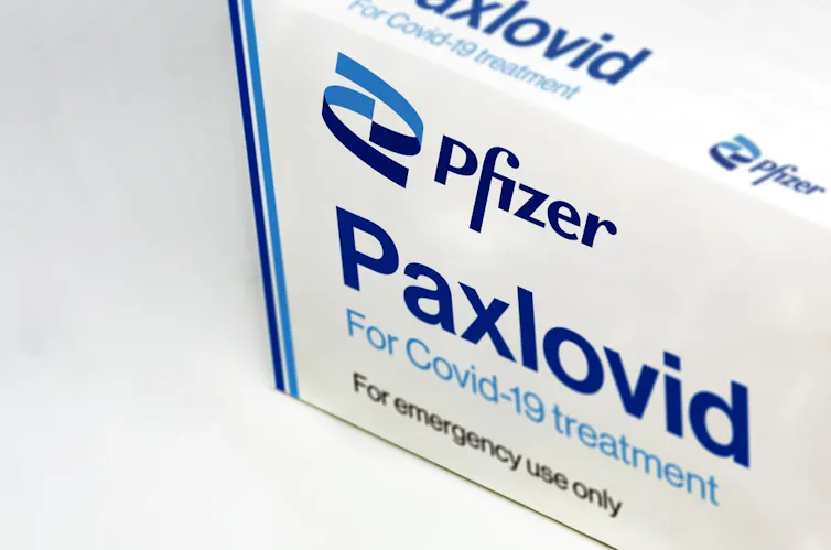 Vue en gros plan d’une boite de Paxlovid